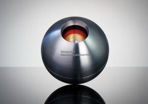 Pressefoto Deutscher Nachhaltigkeitspreis Preisstatuette © Fotocredit Frank Fendler
